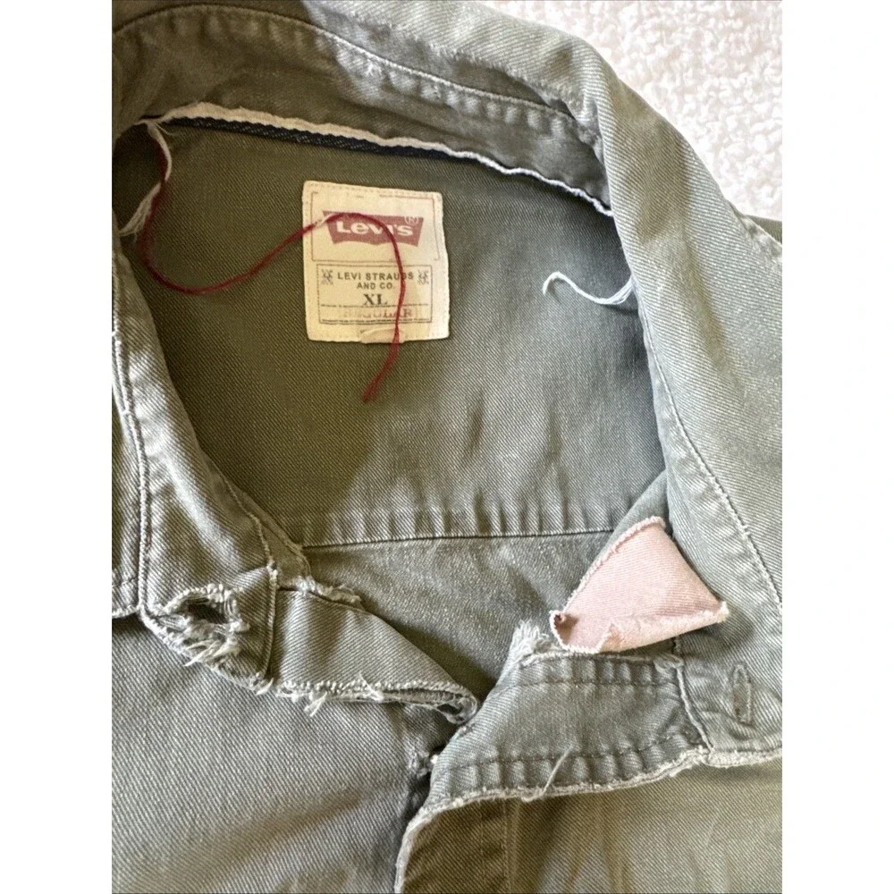 Levi's Denim Shirt Men's XL Regular Distressed Rips‎ Long sleeve button front